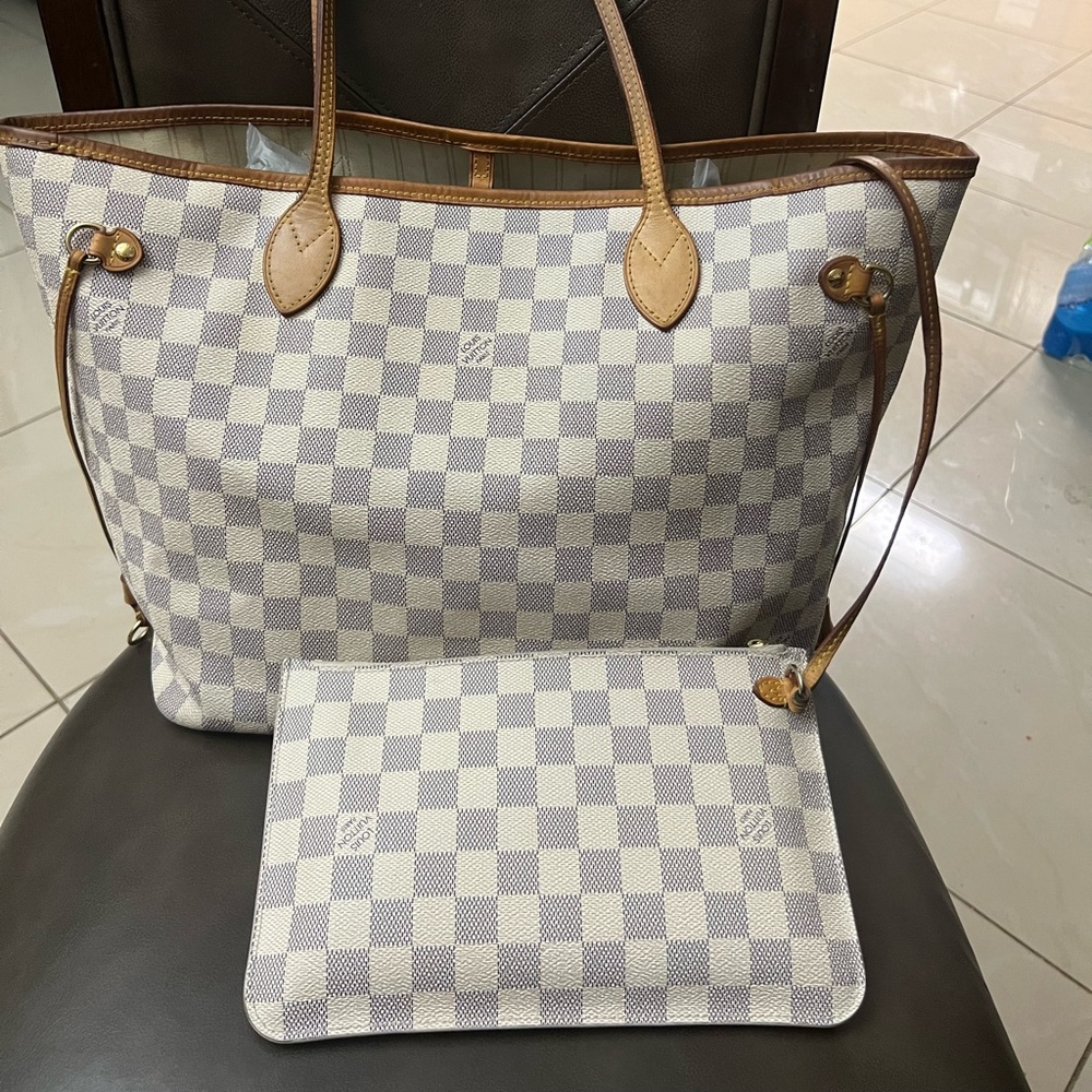 SOLD🎈Authentic Louis Vuitton Neverfull MM Azur Damier w/Matching Pouch ❤️